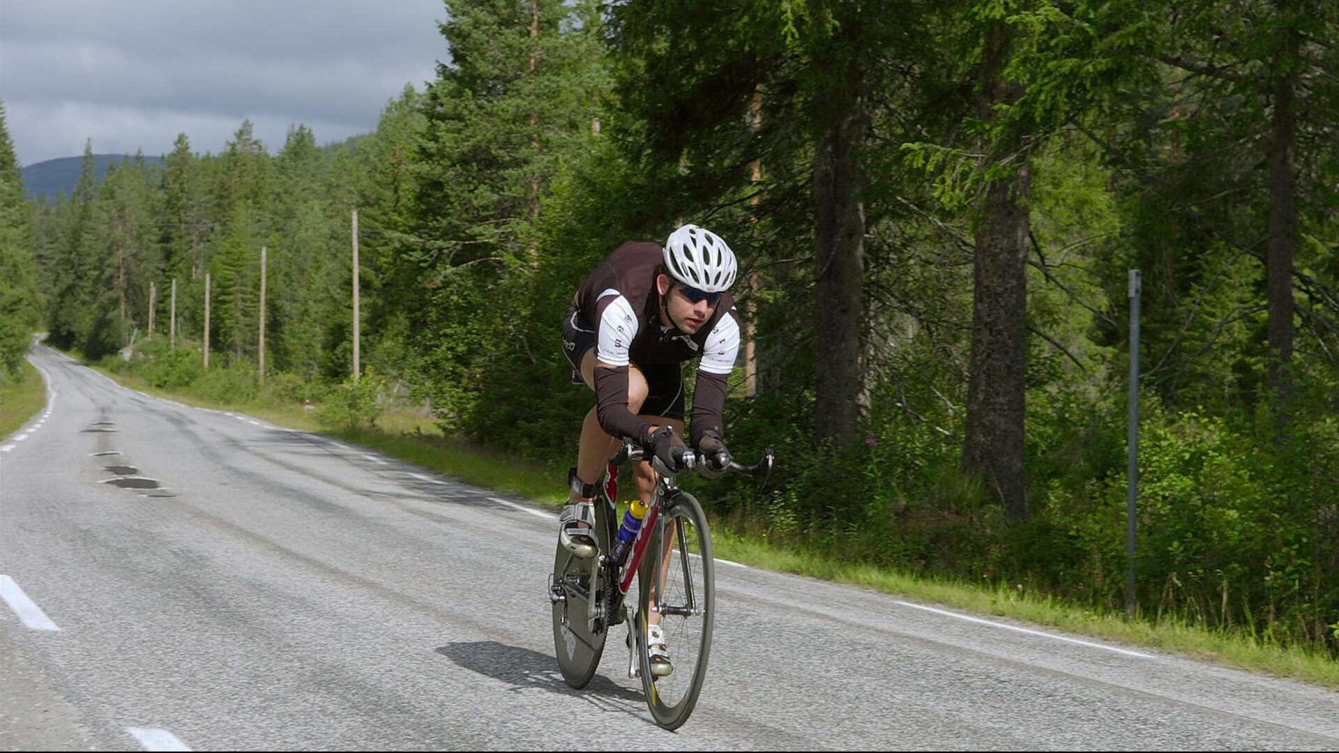 特斯·冯·迪克：精准的直塞球让南非队的进攻打破对方防线，冯 斯特拉克